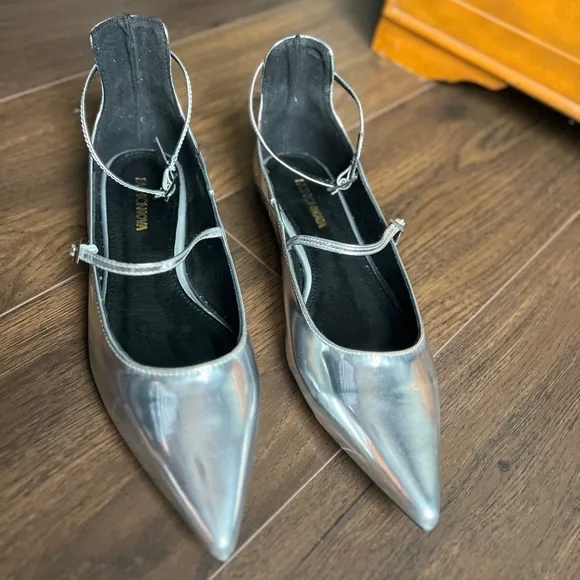 Fashion Nova Silver Metallic Women's Pointed Ballet Flats Shoe Size 11 - Picture 8 of 8
